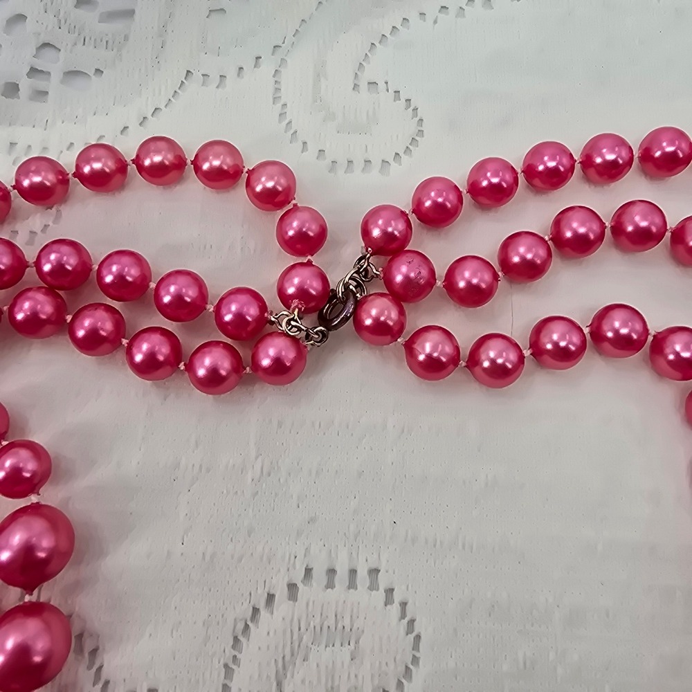 Vintage Hot Pink Faux Pearl Necklace Three Strand Graduated Bubblegum Ball Bead - Picture 3 of 10